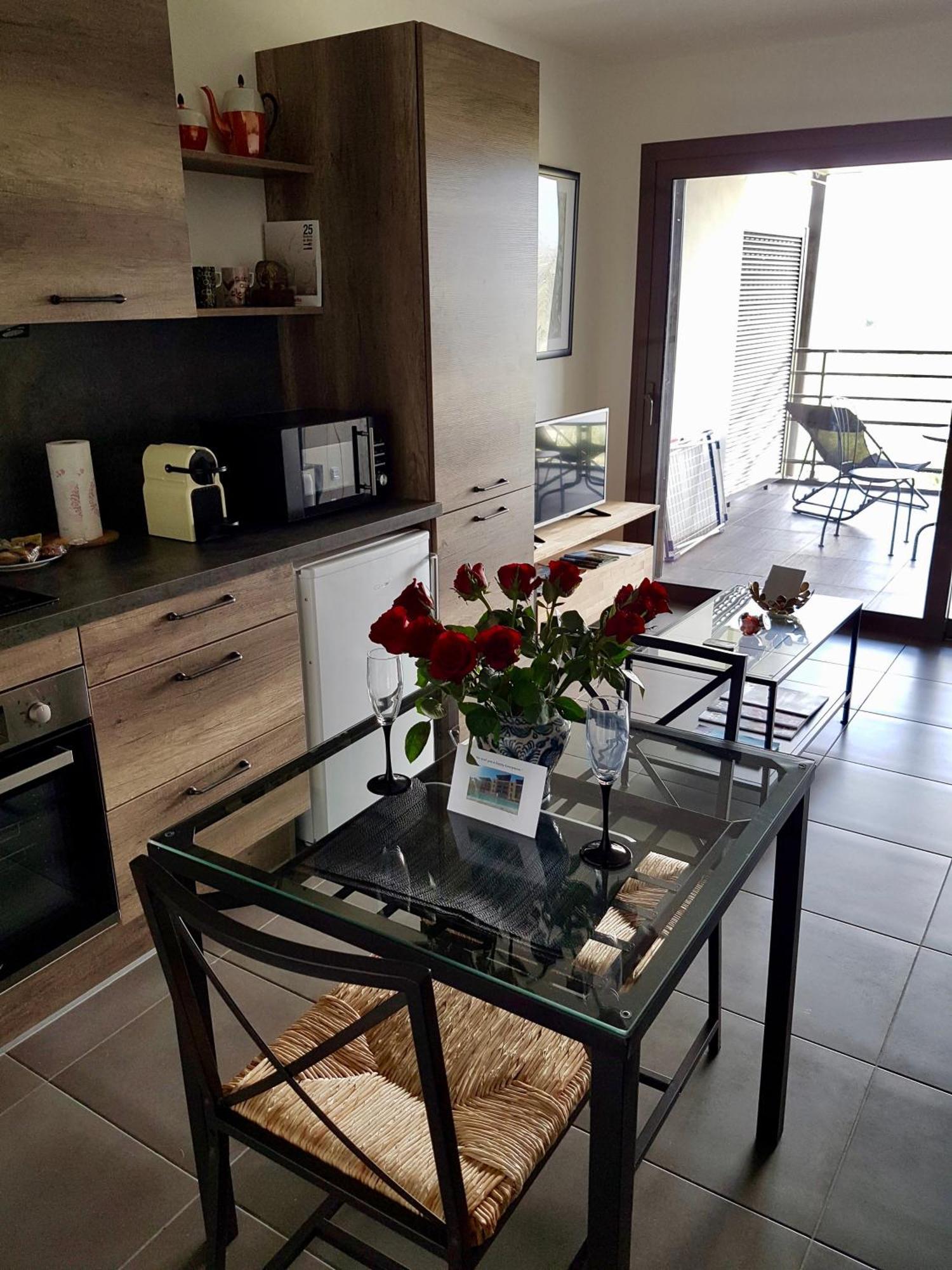 Studio Vista Apartment อองทีบส์ ภายนอก รูปภาพ