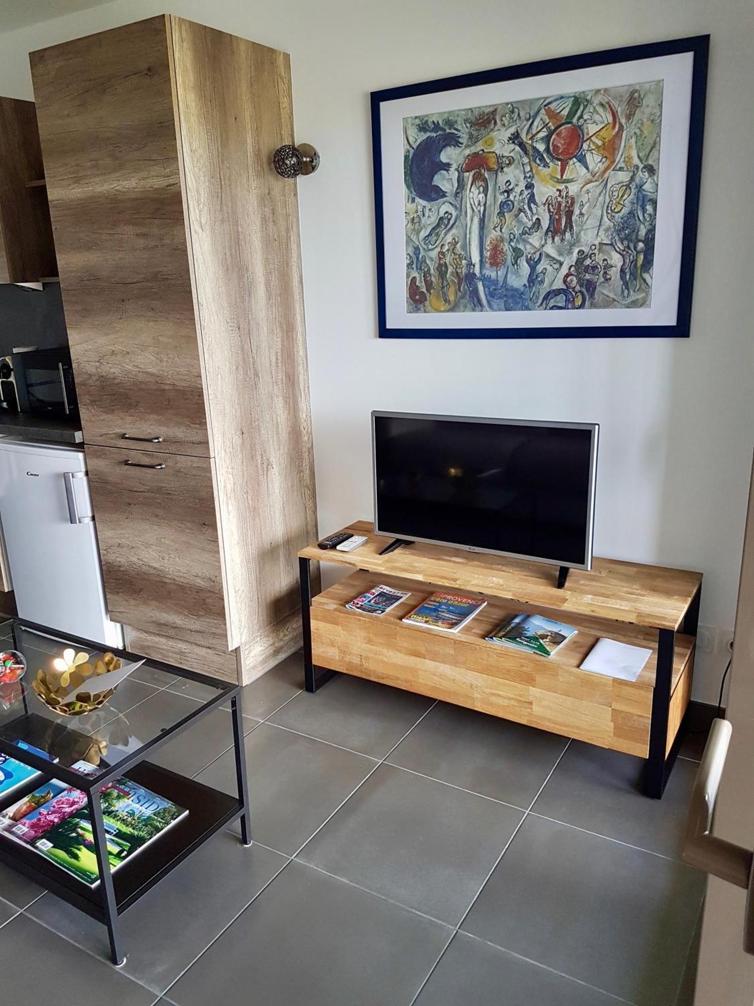 Studio Vista Apartment อองทีบส์ ภายนอก รูปภาพ