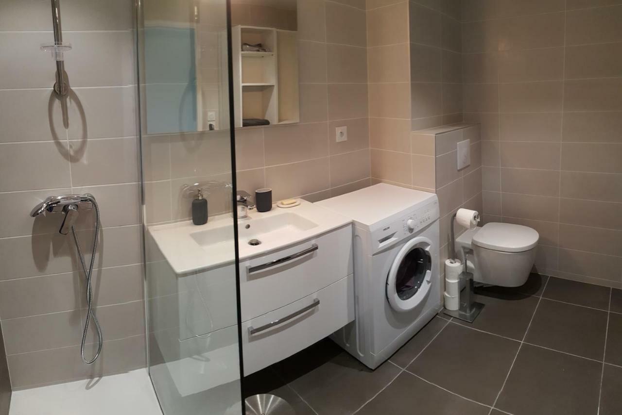 Studio Vista Apartment อองทีบส์ ภายนอก รูปภาพ