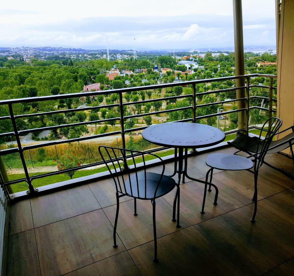 Studio Vista Apartment อองทีบส์ ภายนอก รูปภาพ